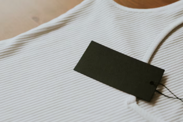 Etiquetas personalizadas para loja de roupas: como manter padrão em múltiplas lojas