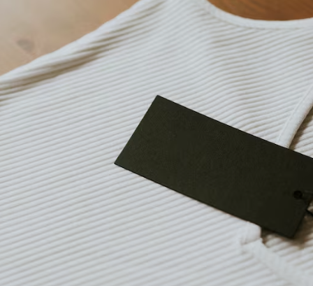 Etiquetas personalizadas para loja de roupas: como manter padrão em múltiplas lojas