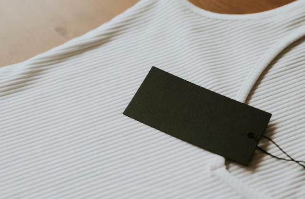 Etiquetas personalizadas para loja de roupas: como manter padrão em múltiplas lojas